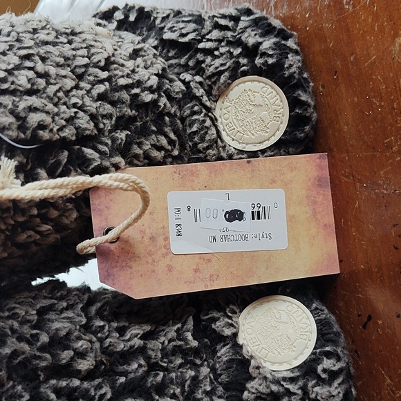 NWT, Live Oak Brand, Women's, slippers or bedroom shoes, Size Large, Charcoal. - Picture 9 of 10